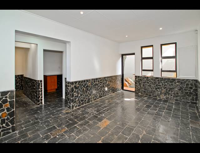 854M² BUILDING FOR SALE IN BRAMLEY